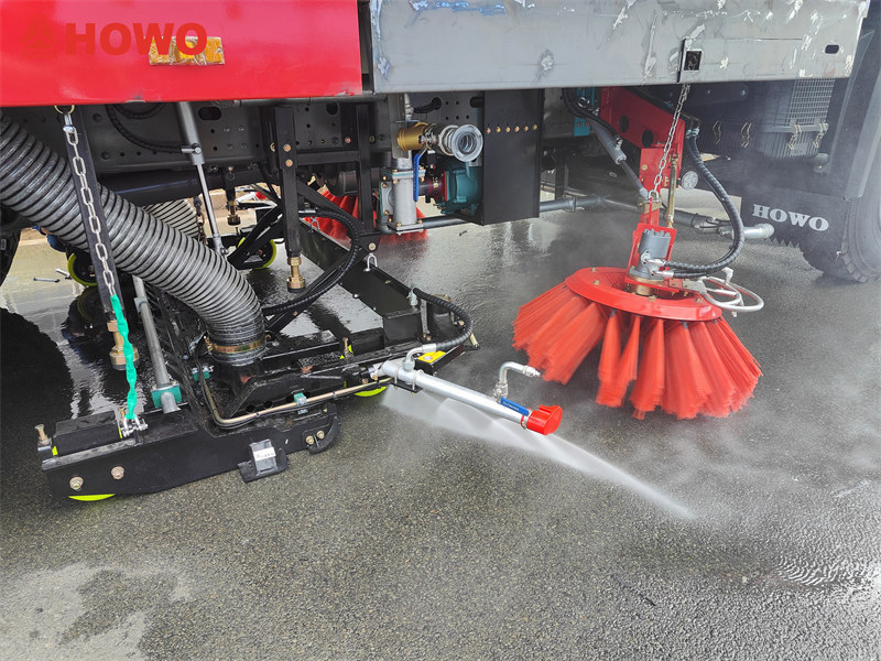 HOWO sweeper truck with water jetting device