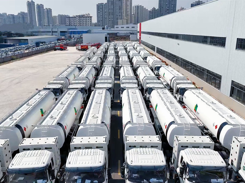 Heavy duty oil tank semi trailer