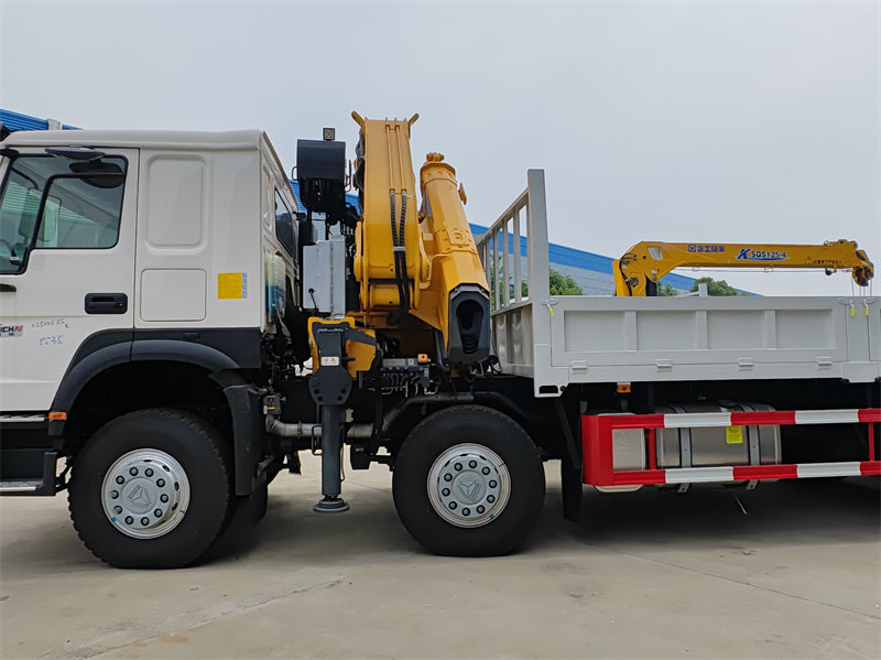HOWO truck mounted crane XCMG