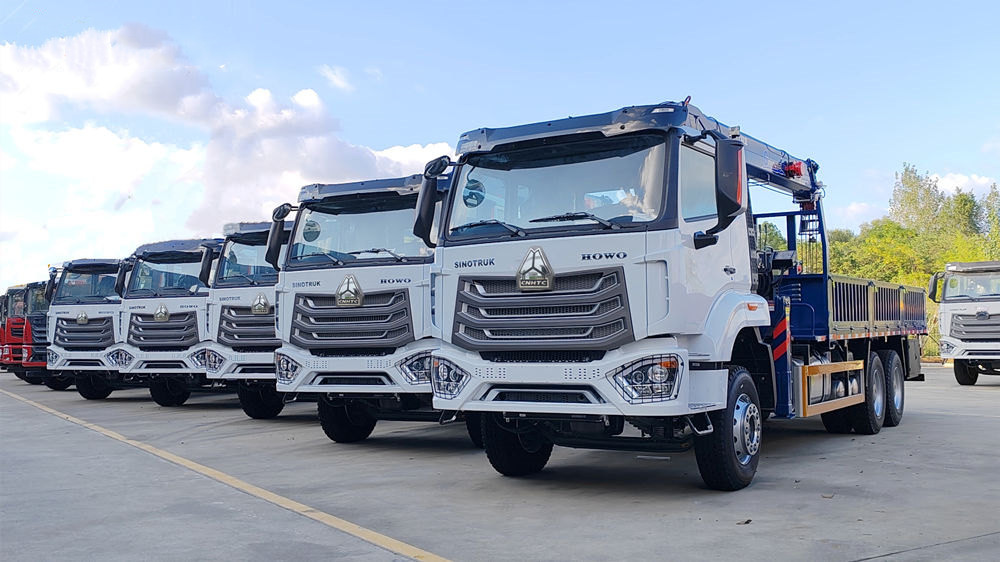 ۵ دستگاه جرثقیل کامیونی HOWO به آنگولا تحویل داده شد