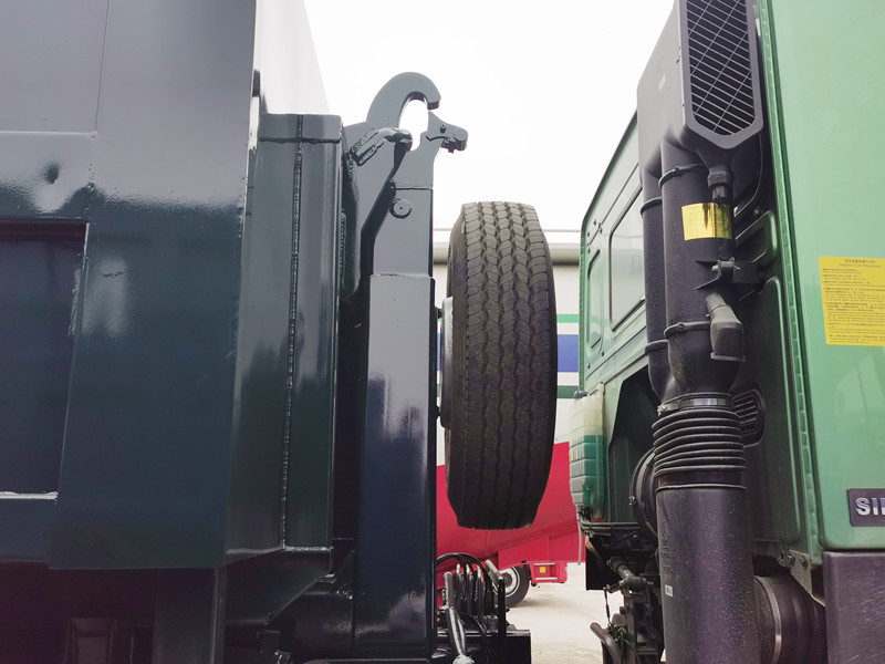 HOWO 10 wheeler hook loader garbage truck