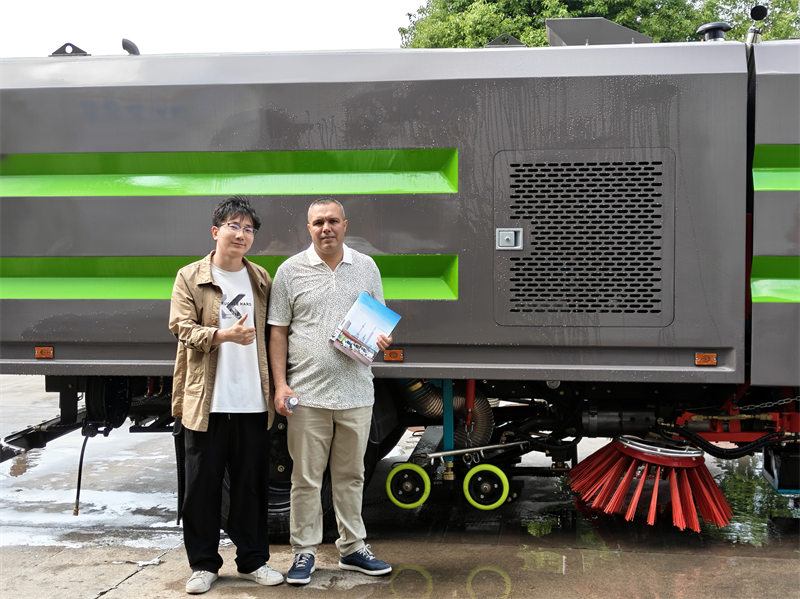 HOWO sweeper truck for export