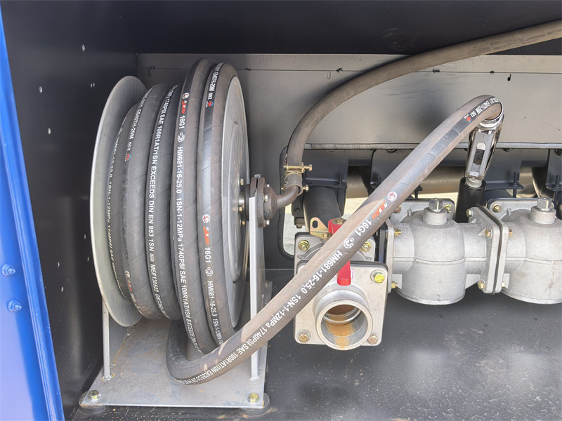 HOWO heavy 30000L fuel tank truck