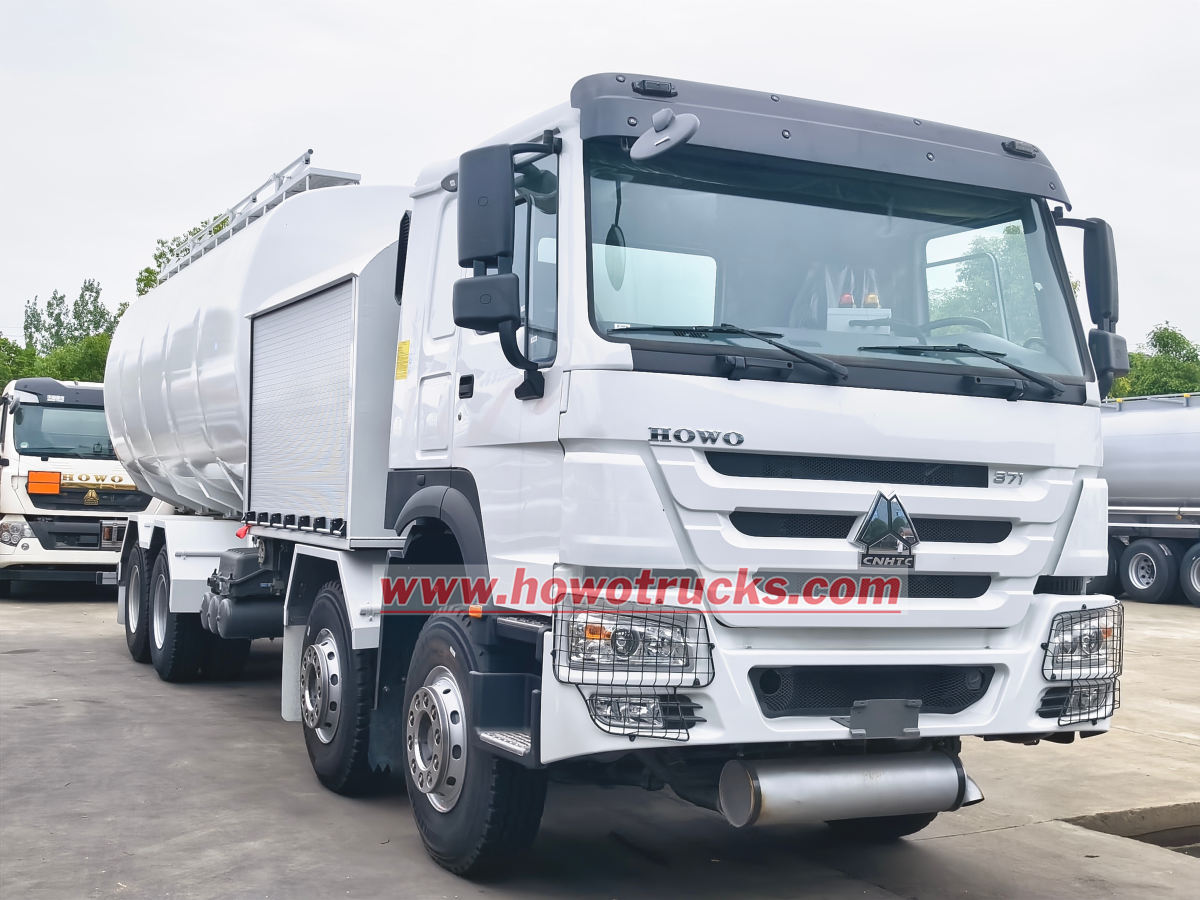 Airport ground support aircraft refuel tanker Airport ground support aircraft refuel tanker