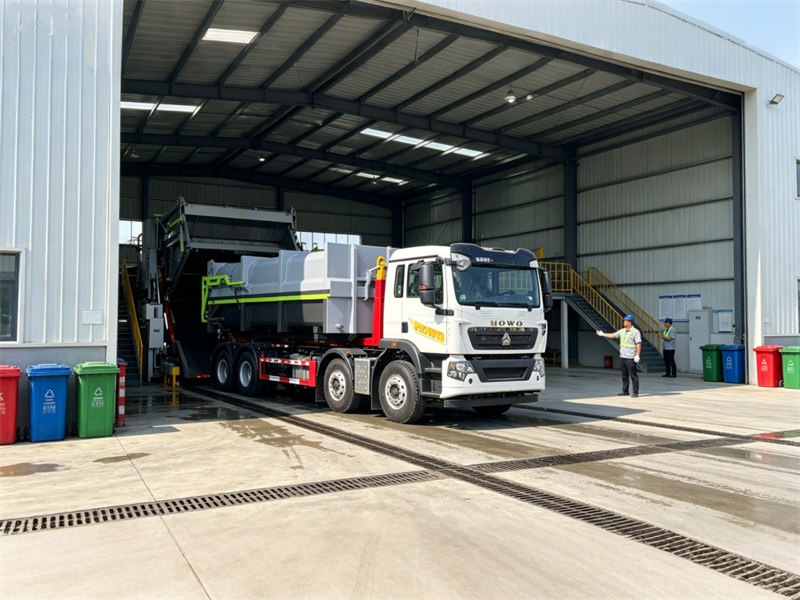 HOWO heavy 25tons garbage hooklift truck