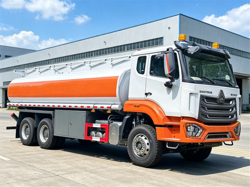 HOWO heavy 22000L fuel tank truck