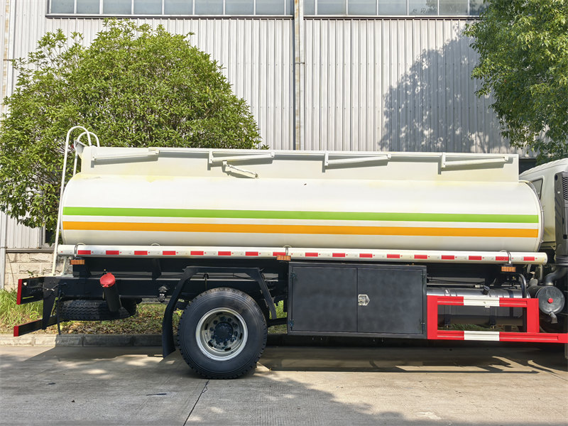 HOWO light 8000L fuel tank truck HOWO light 8000L fuel tank truck