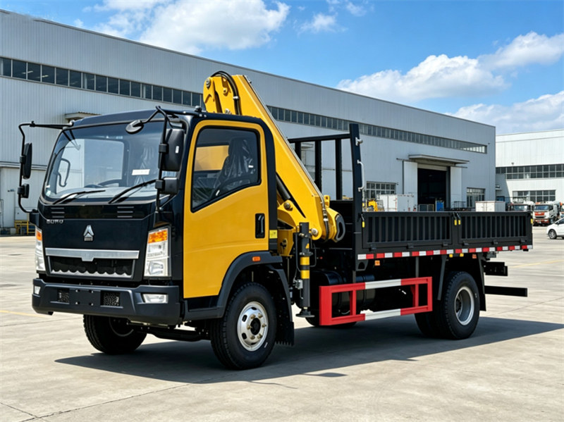 HOWO 5Ton truck mounted hydraulic lifting crane