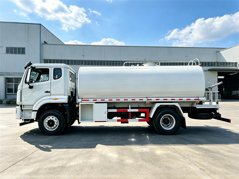 HOWO M7 15000L water tank truck